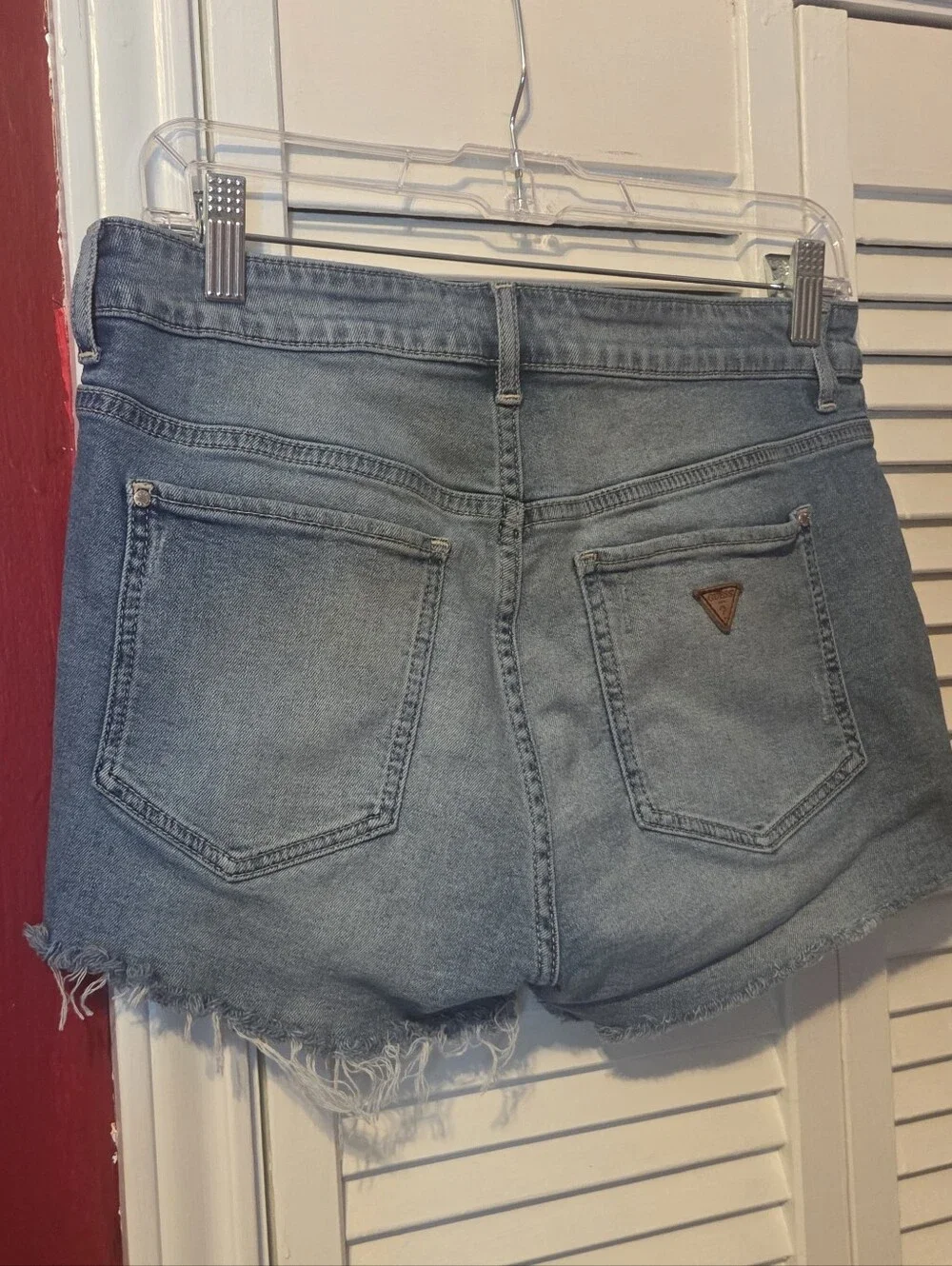 MINT CONDITION!! GUESS Distressed Denim Cut Off Shorts Size 30 Light Wash w/Logo